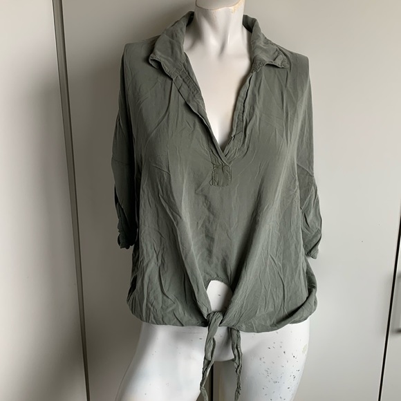 Brandy Melville small tie-hem sage green/gray V-neck blouse - Picture 1 of 5